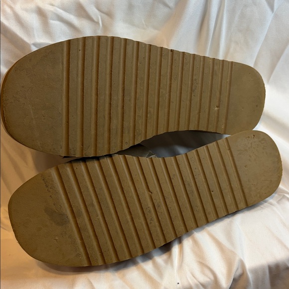 Yellow Box Metallic Gold Chain Sandals - Picture 2 of 4